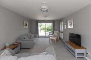 Lindfield_Sitting Room - click for photo gallery